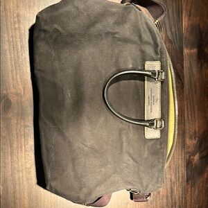 Dooney & Bourke Black Shoulder Bag with Classic Design